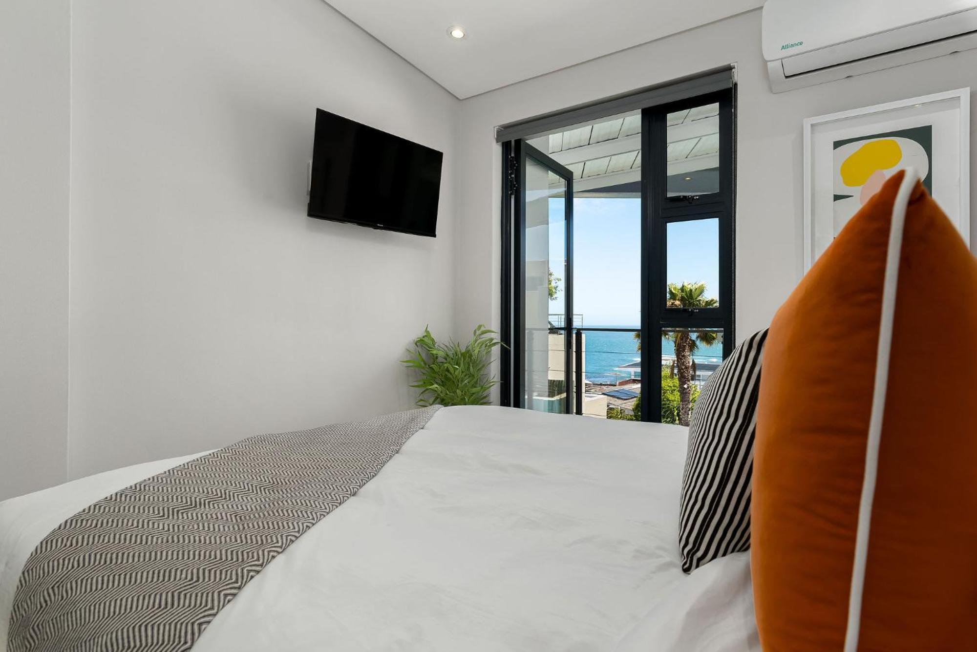 Hotel Neighbourgood 1St Crescent Camps Bay Kapstadt Exterior foto